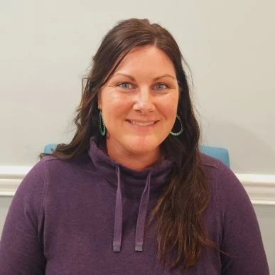 Leslie's headshot photo