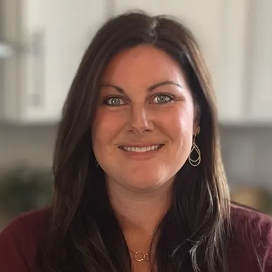 Leslie's headshot photo